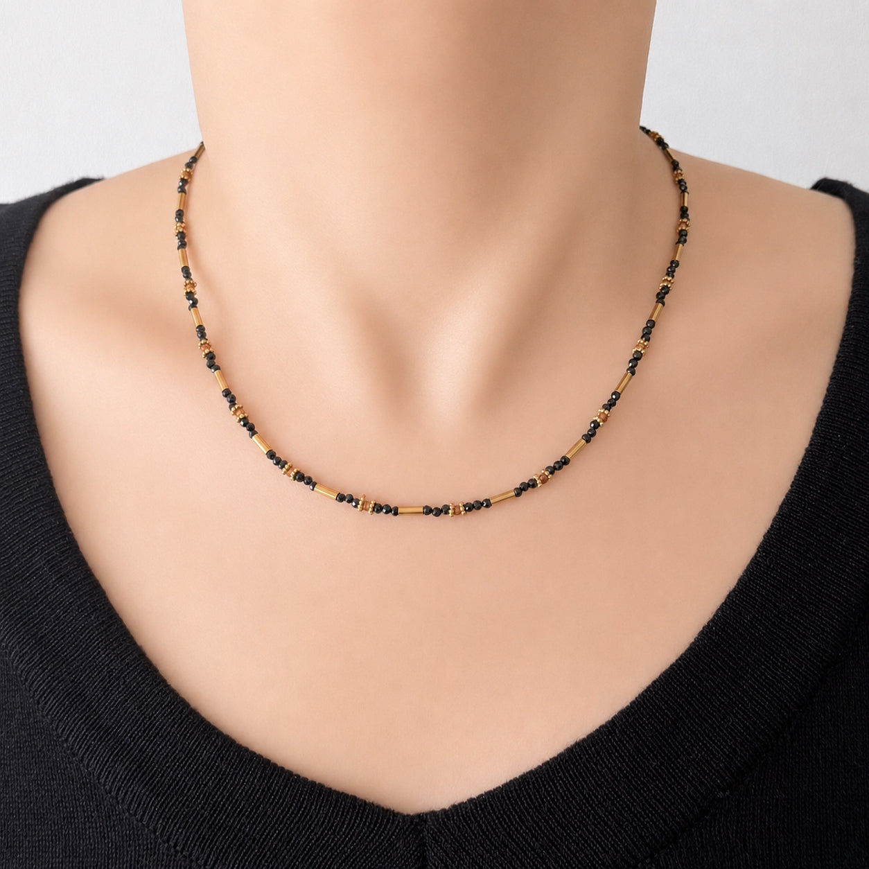 BLACK SPINEL Necklace Metal Edge